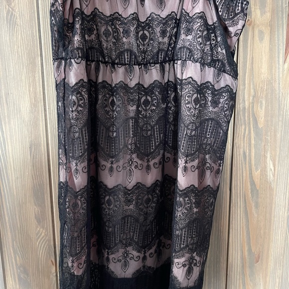 Pretty strapless mini dress - Picture 2 of 4